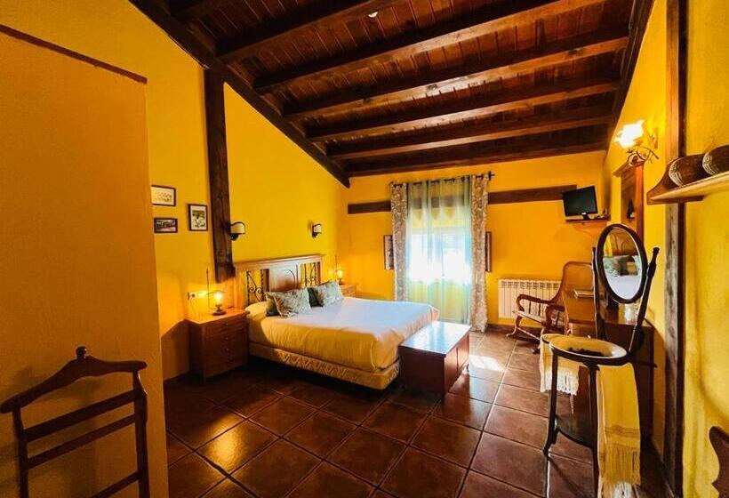 فندق ريفى Posada Real De Carreteros