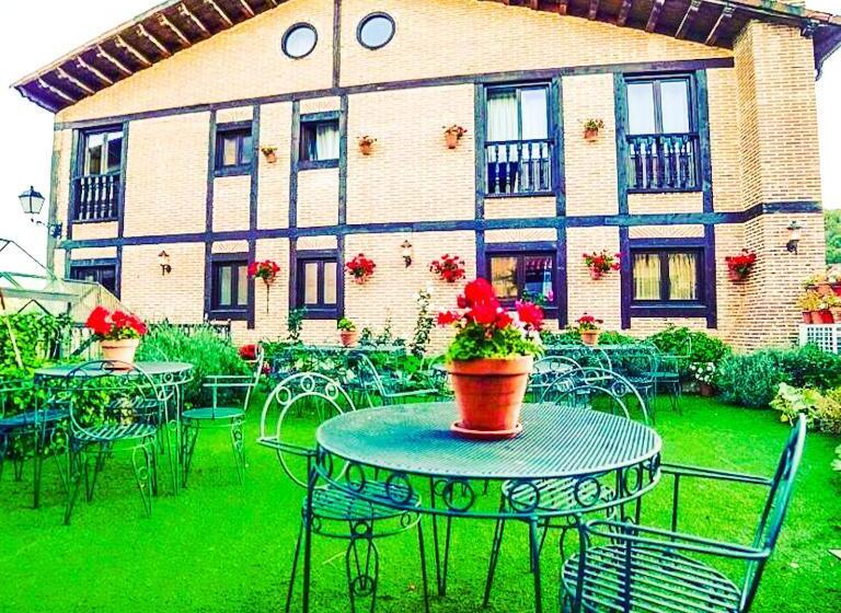 فندق ريفى Posada Real De Carreteros