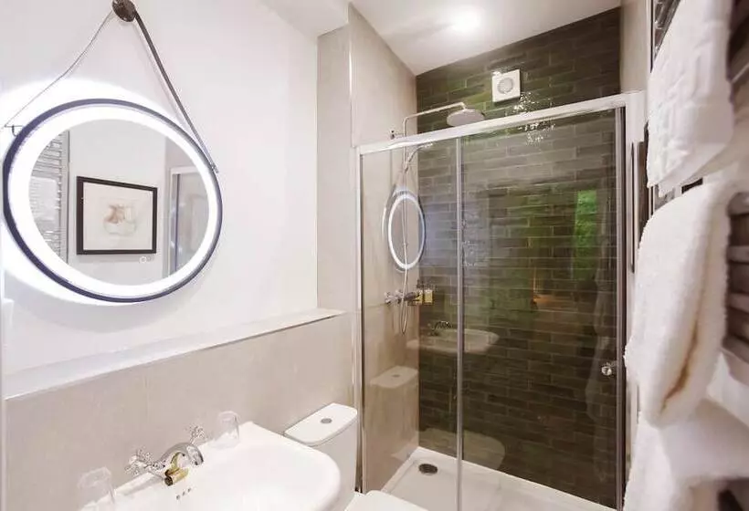 בית מלון כפרי Royal Oak