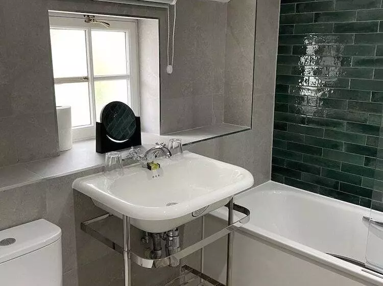 בית מלון כפרי Royal Oak