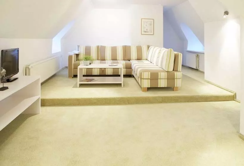 فندق Und Spa Lundenbergsand