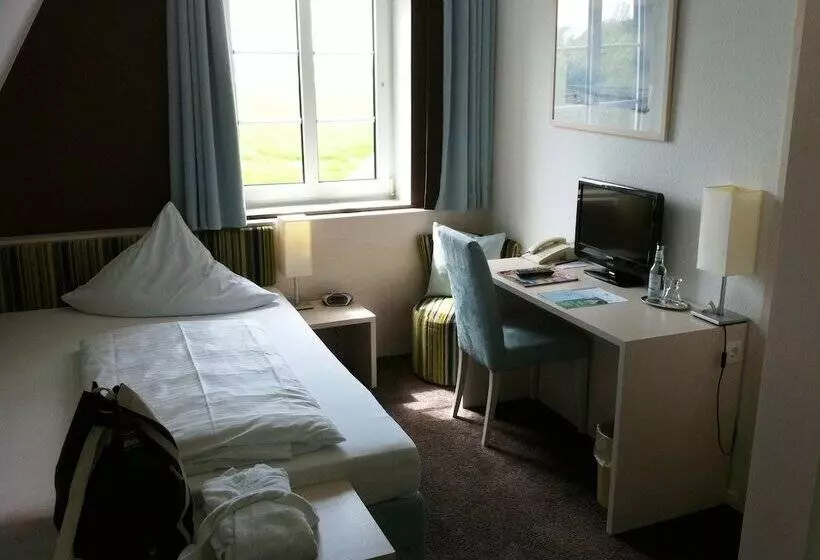 فندق Und Spa Lundenbergsand