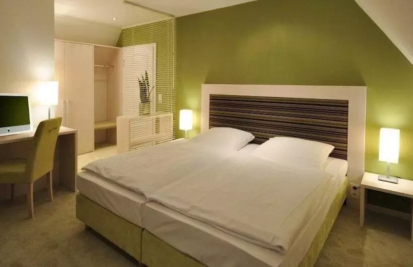 فندق Und Spa Lundenbergsand