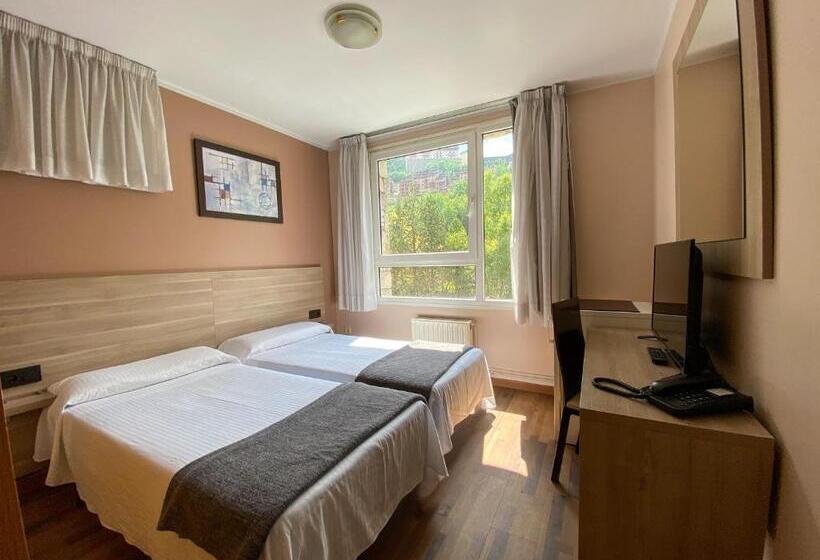 Somriu Hotel Vall Ski