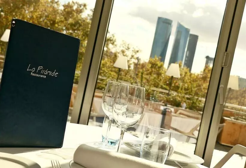 ホテル Villamadrid