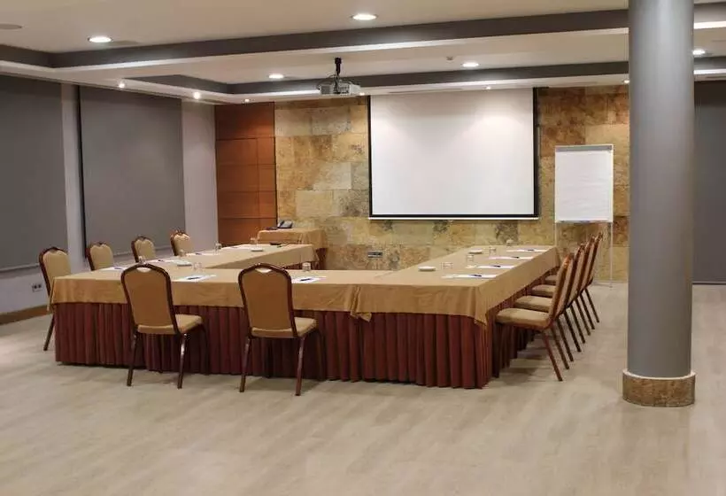 ホテル Villamadrid