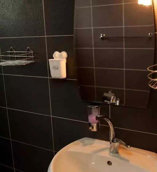 پانسیون Alfa Guest House Free Parking