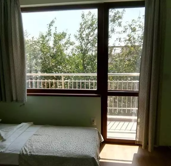 پانسیون Alfa Guest House Free Parking