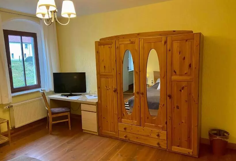 ペンション Kornkäfer Kleinmockritz