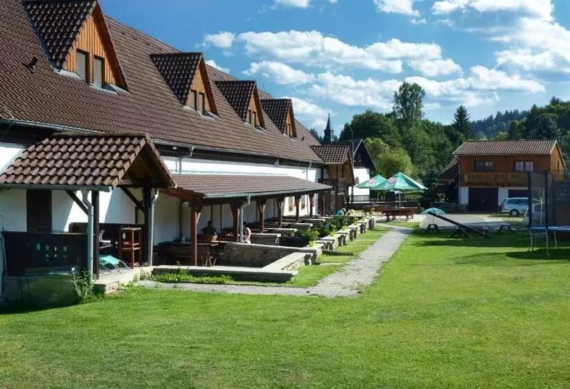 هتل Jiřičná
