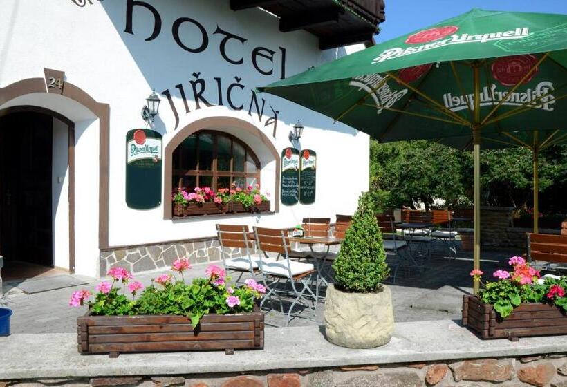 فندق Jiřičná