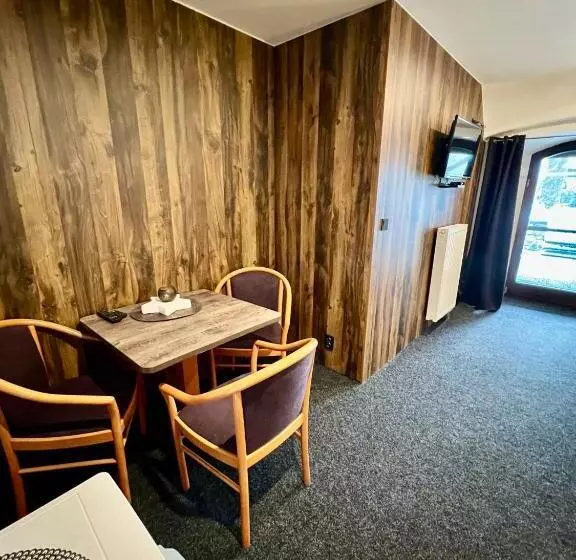 هتل Jiřičná