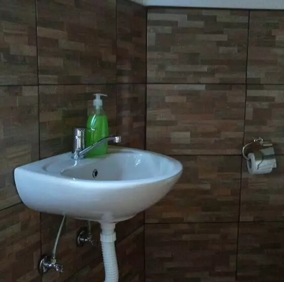هاستل Dzajicaa Buk Rooms   Noahs Ark