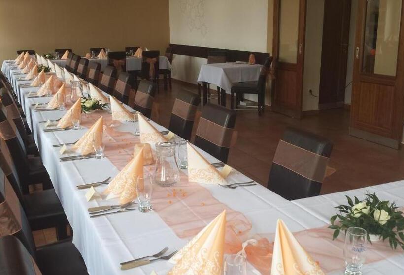 پانسیون Restaurace A Penzion Zděná Bouda