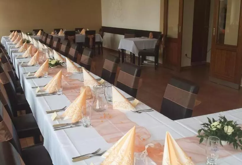 ペンション Restaurace A Penzion Zděná Bouda