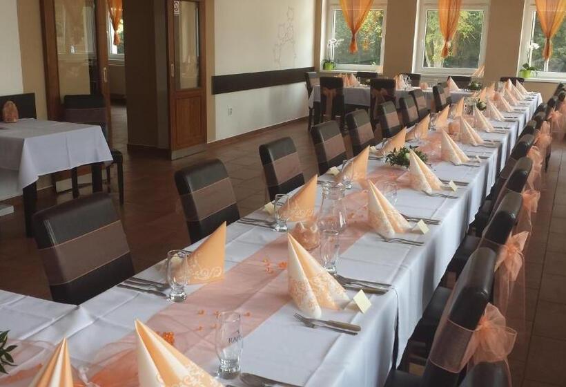 پانسیون Restaurace A Penzion Zděná Bouda