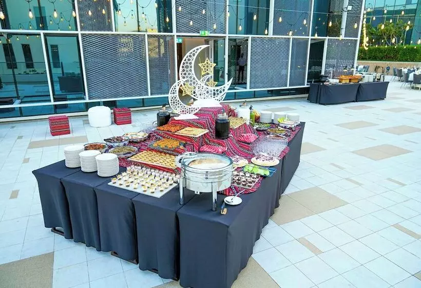 هتل Radisson Red Dubai Silicon Oasis