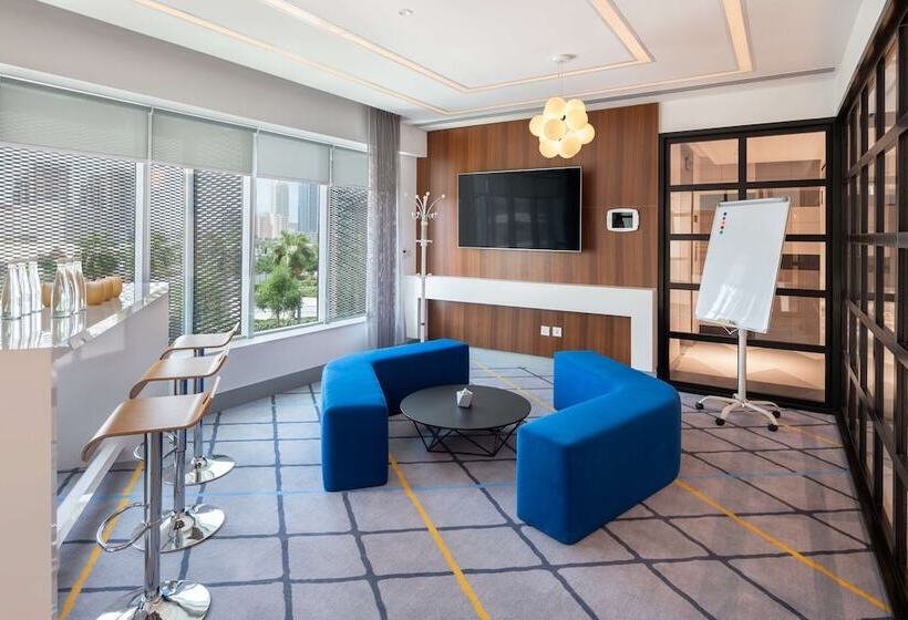 Отель Radisson Red Dubai Silicon Oasis