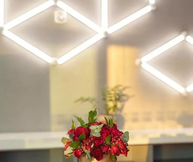 هتل Radisson Red Dubai Silicon Oasis
