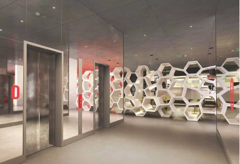 هتل Radisson Red Dubai Silicon Oasis