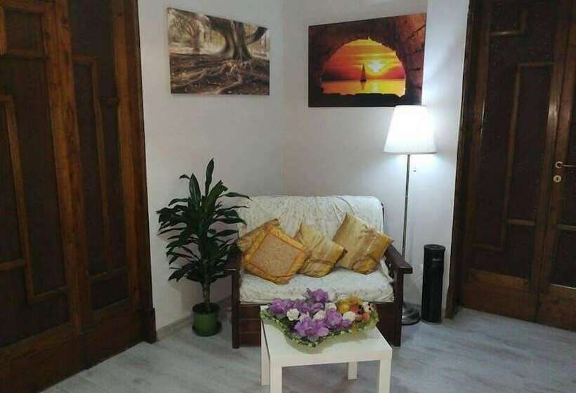 پانسیون Atrium Rooms