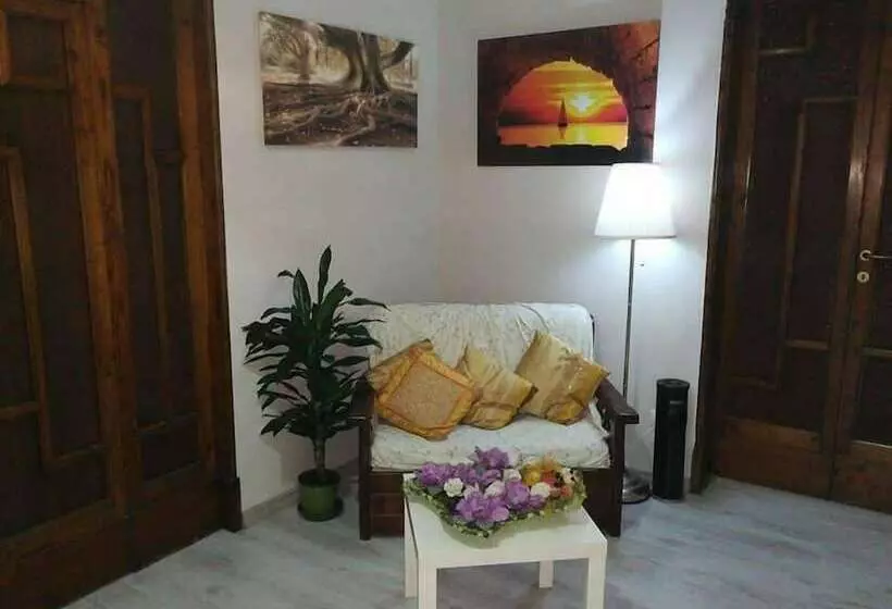 پانسیون Atrium Rooms