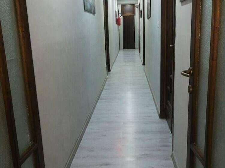 پانسیون Atrium Rooms