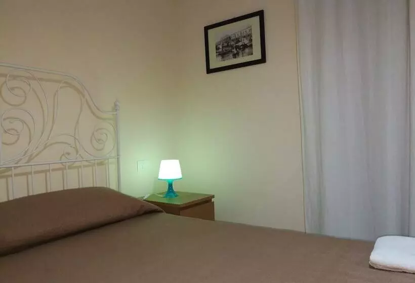 پانسیون Atrium Rooms
