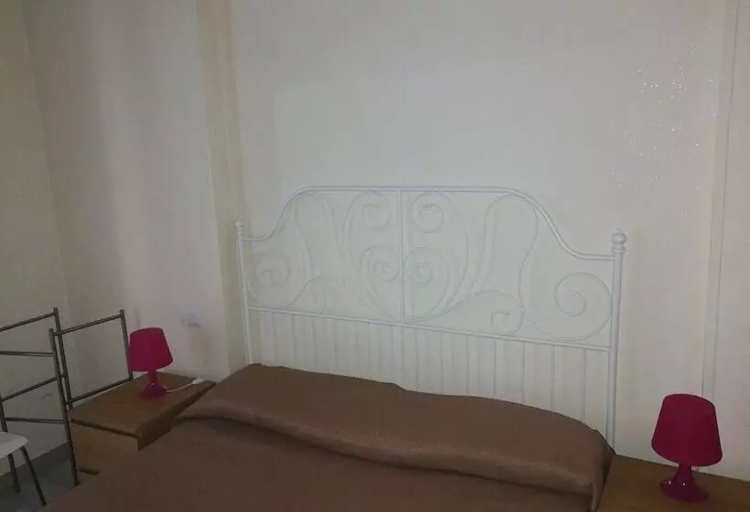 پانسیون Atrium Rooms