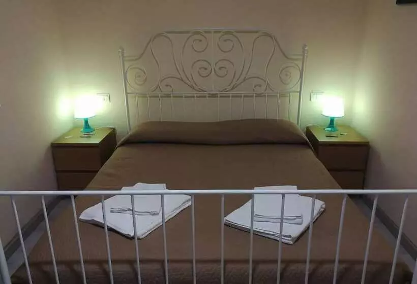پانسیون Atrium Rooms