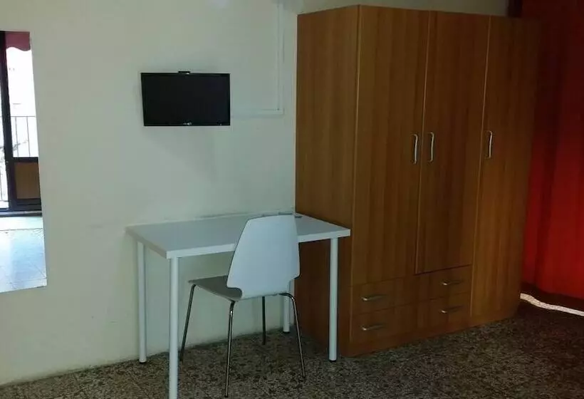 پانسیون Atrium Rooms