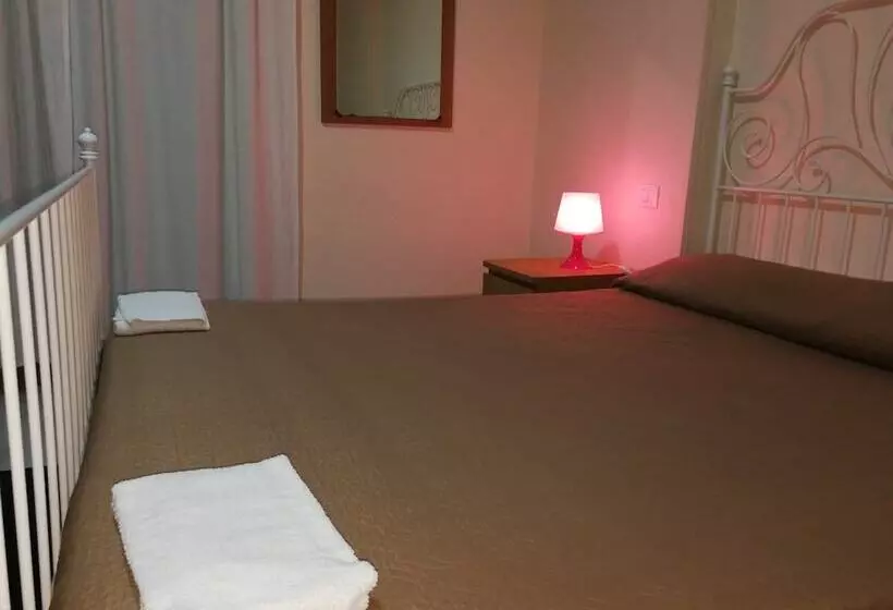 پانسیون Atrium Rooms