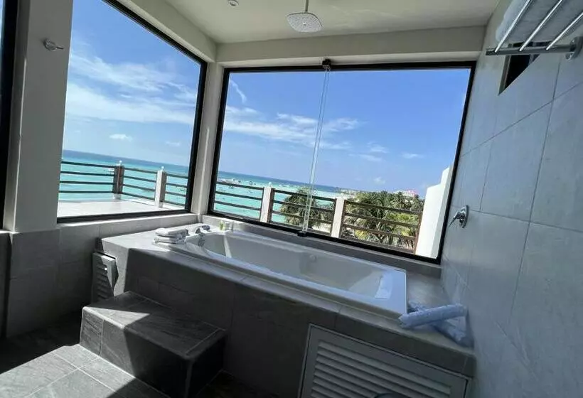 Cuxos Hotel Beachfront