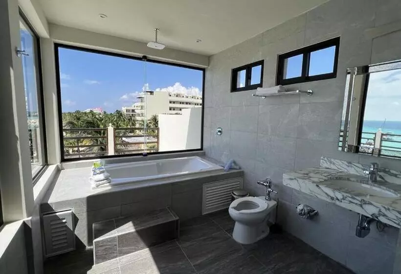 Cuxos Hotel Beachfront