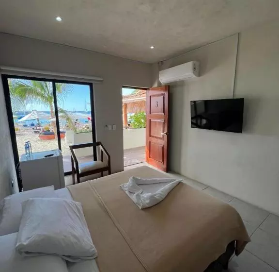 Cuxos Hotel Beachfront