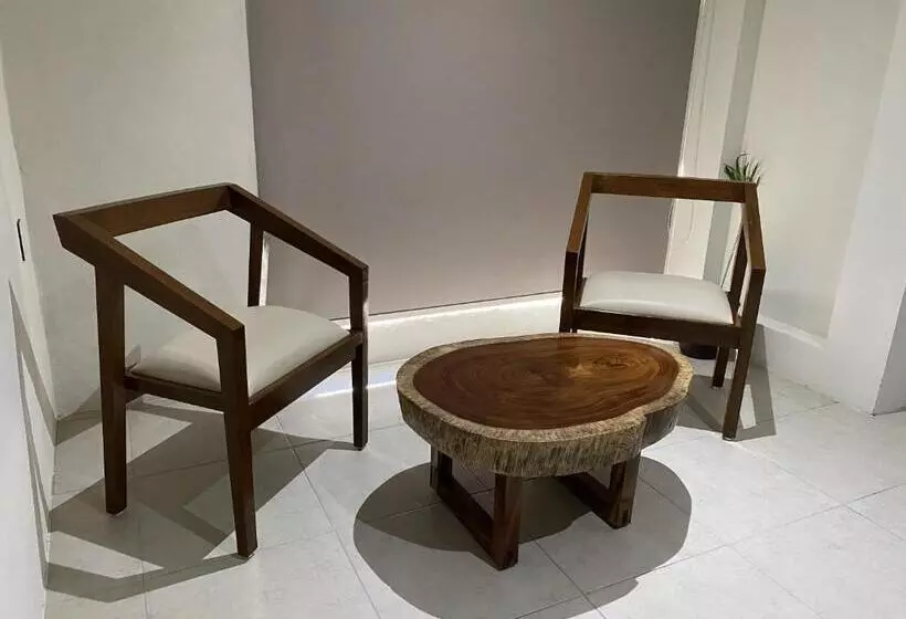 Cuxos Hotel Beachfront