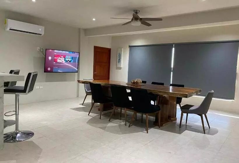 Cuxos Hotel Beachfront