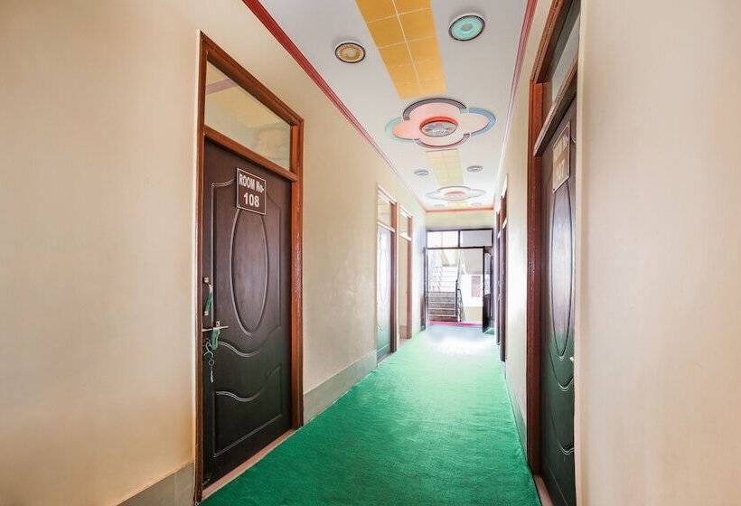 호텔 Oyo 44660 Muni Ji Restaurant &