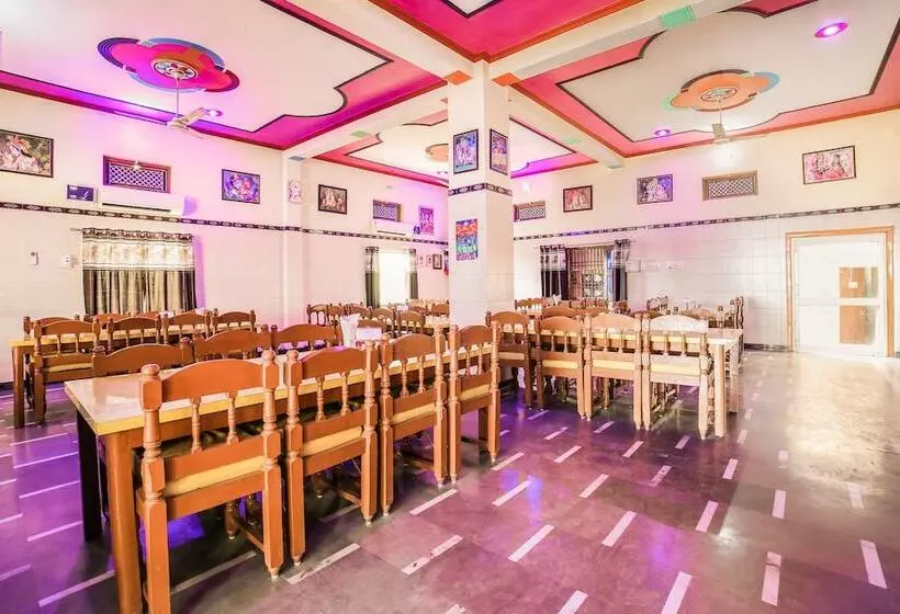 ホテル Oyo 44660 Muni Ji Restaurant &