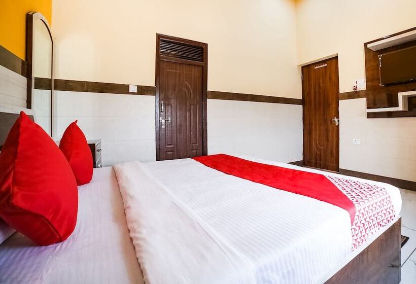 호텔 Oyo 44660 Muni Ji Restaurant &