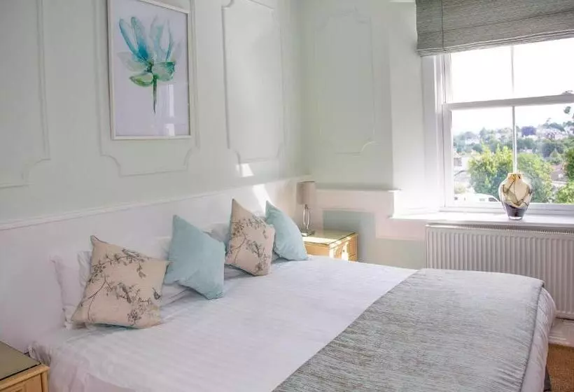 ホテル Carlton Court