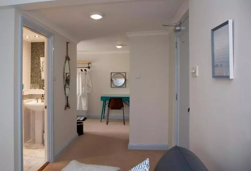 ホテル Carlton Court