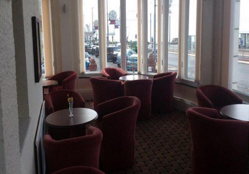 בית מלון כפרי Chequers Plaza