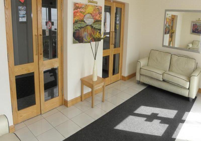 בית מלון כפרי Chequers Plaza