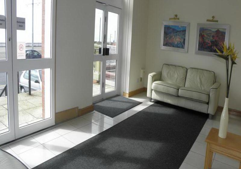 בית מלון כפרי Chequers Plaza