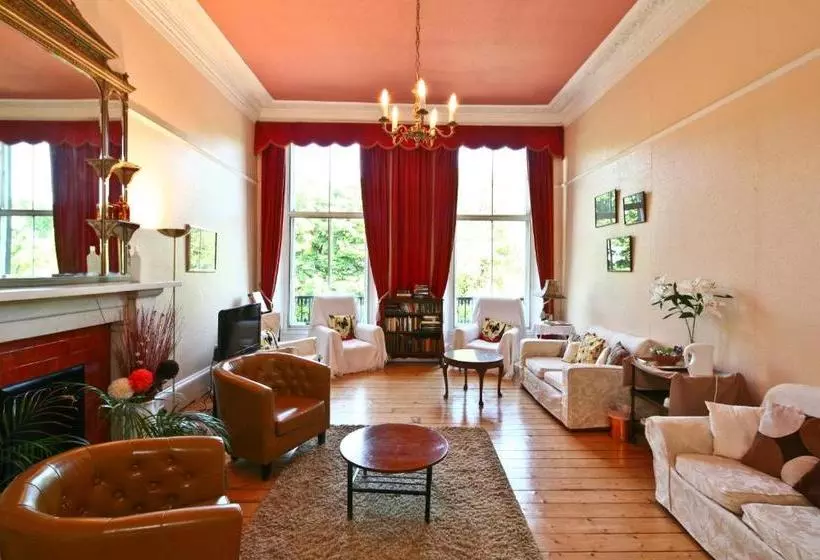 בית מלון כפרי Halcyon