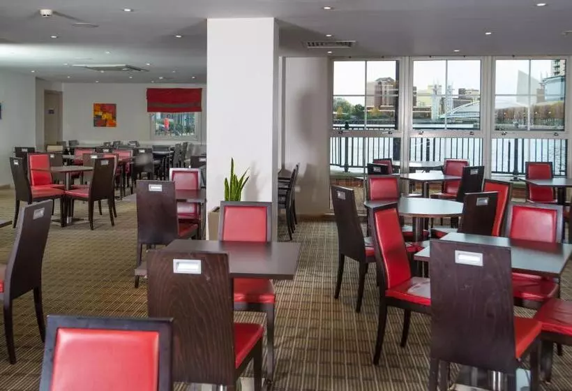 فندق Holiday Inn Express Manchester   Salford Quays, An Ihg