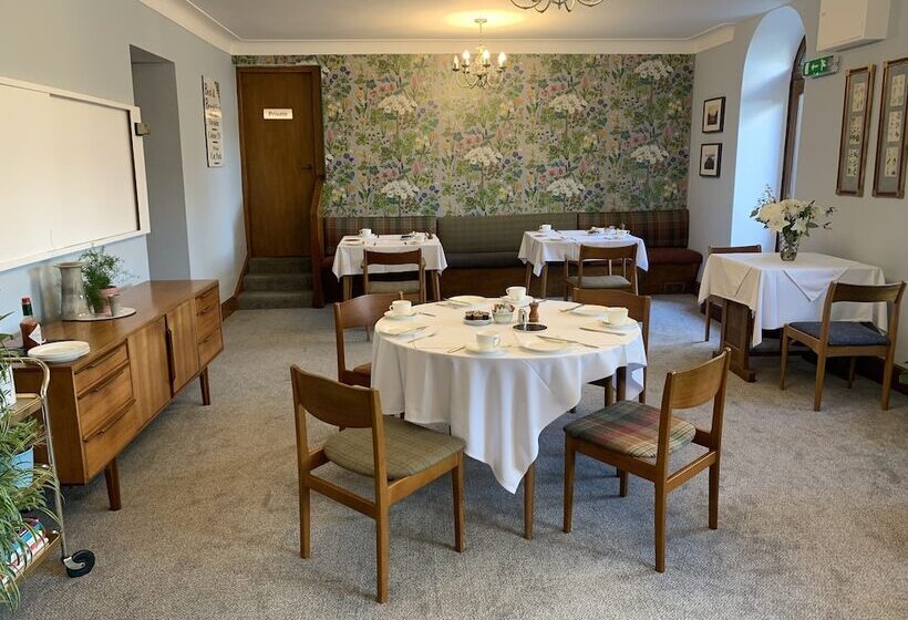 هتل Leven House Bed And Breakfast