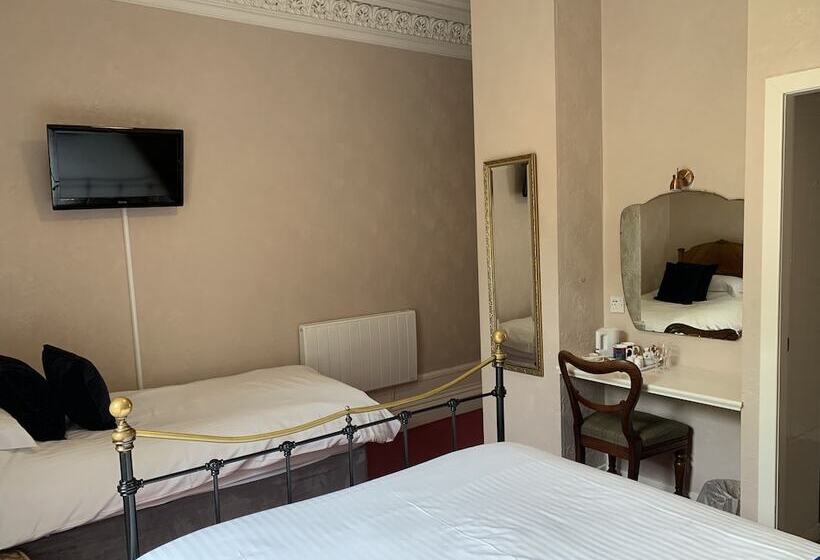 هتل Leven House Bed And Breakfast