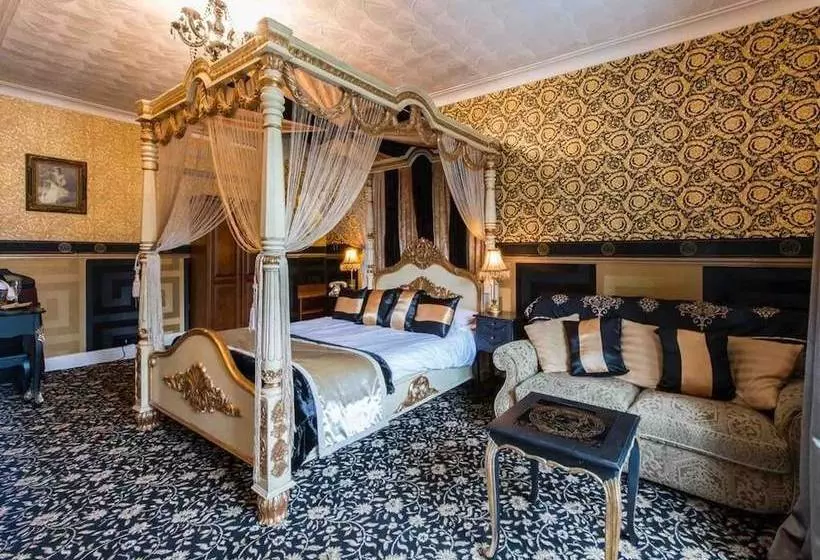 فندق Maenan Abbey